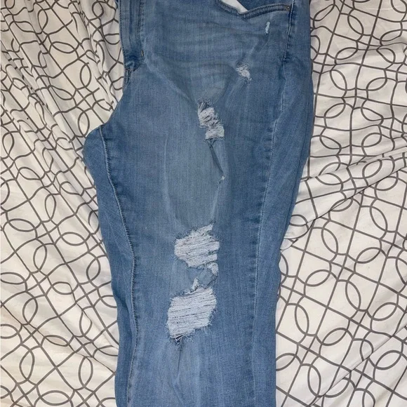 NWOT Levi's Ripped Skinny Jeans - Picture 2 of 4